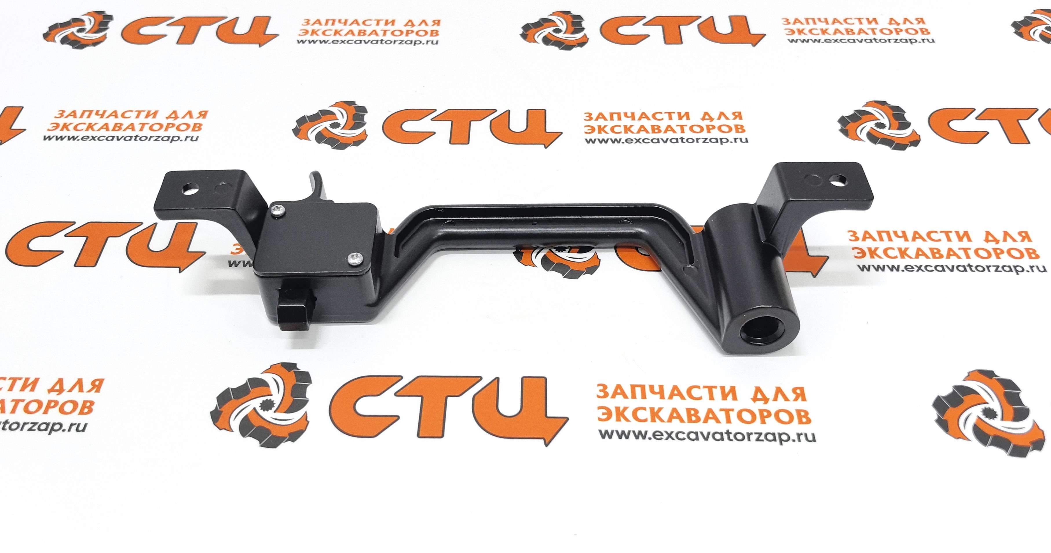 Рукоятка оконная двери кабины 121-9745, 1219745 (правая); 121-9746, 1219746 (левая) экскаватора погрузчика CAT 428, CAT 432