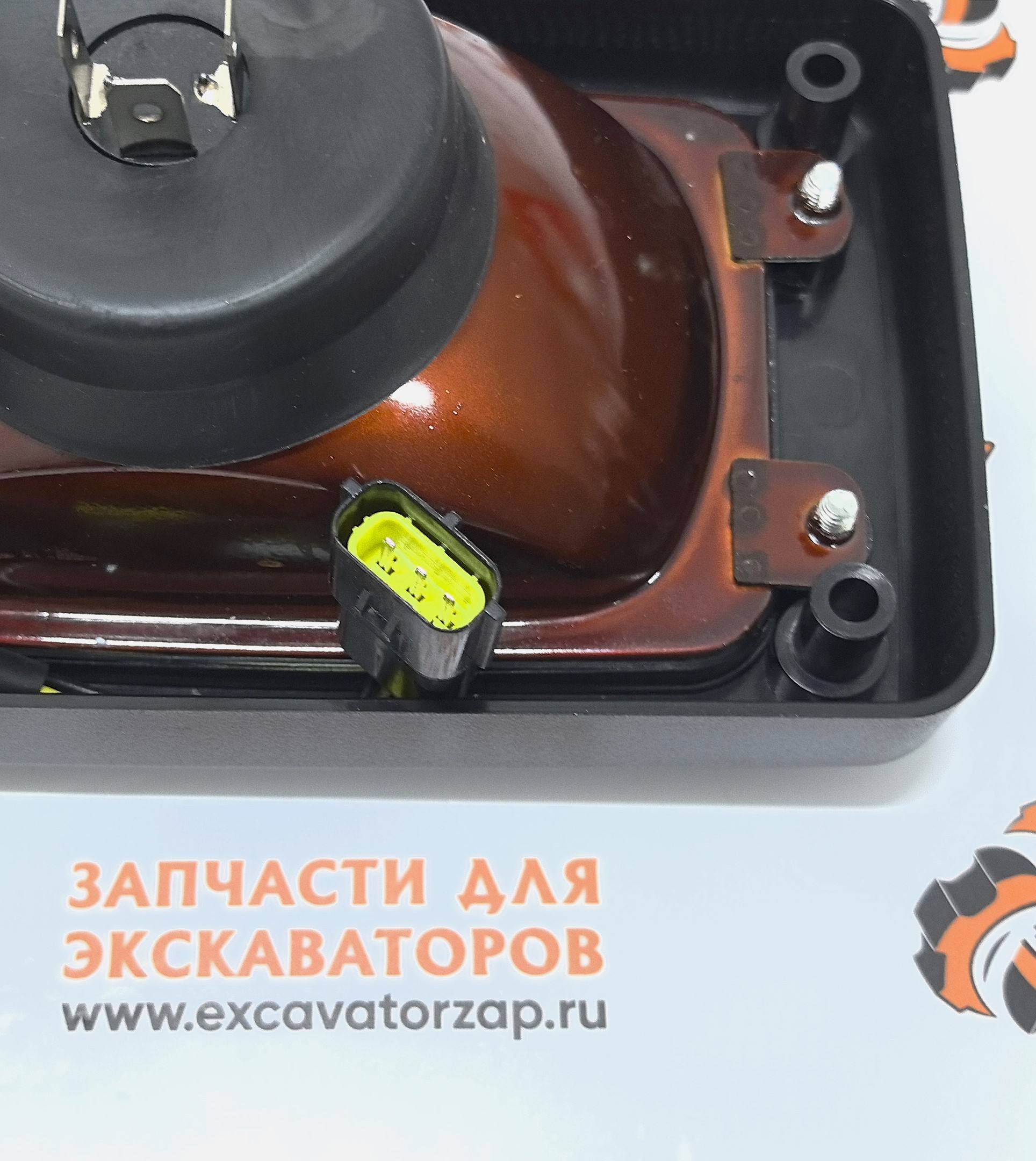 Блок-фара правая 21Q4-10360 экскаватора Hyundai R180W-9S (на все серии 9S)