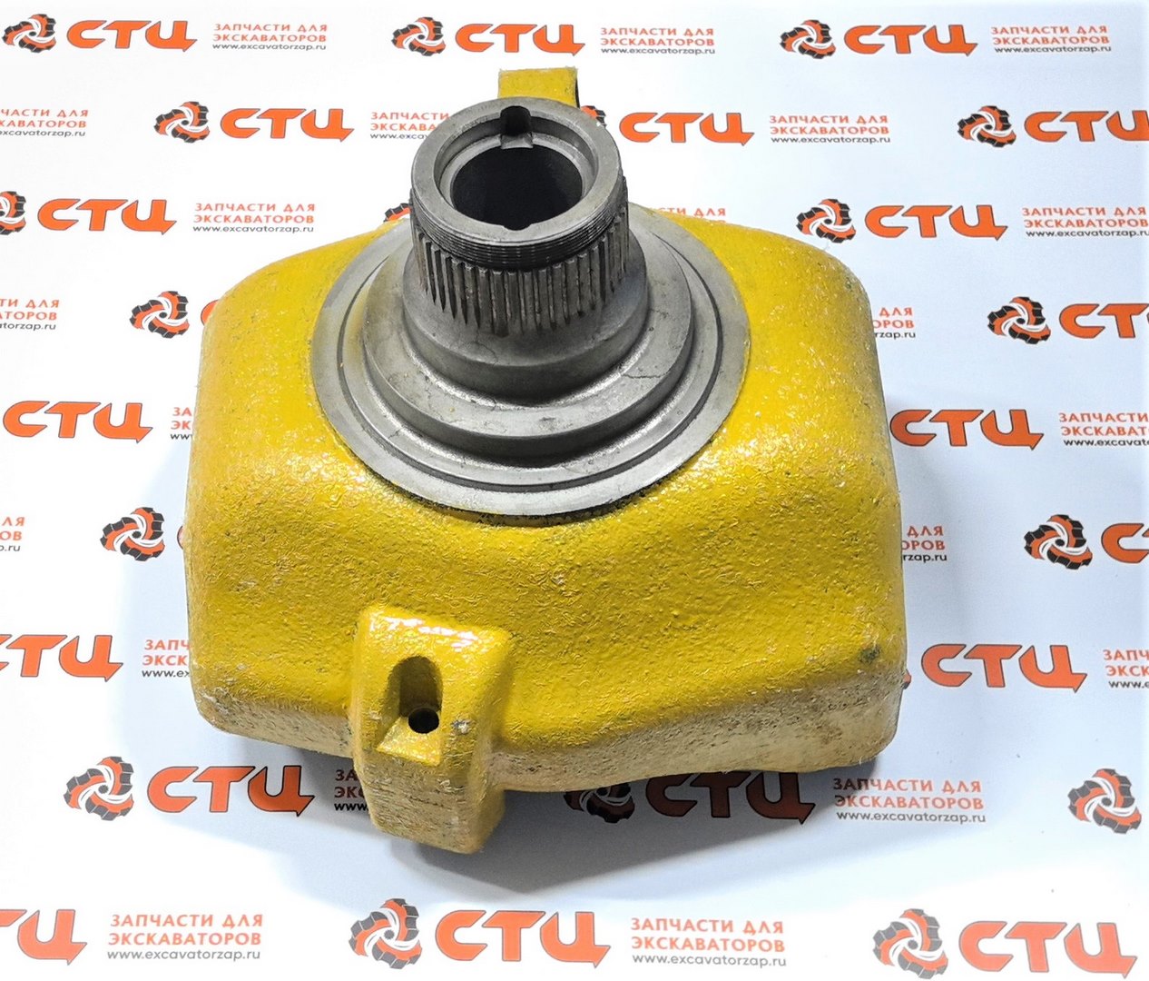 Кулак поворотный 147888 левый, переднего моста экскаватора погрузчика CAT 432E, 434E, 434F, 442E, 444E, 444F